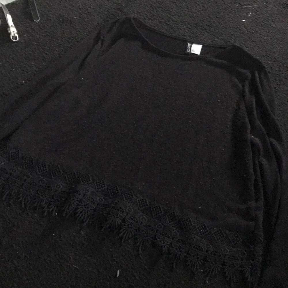 LARGE BLACK TOP